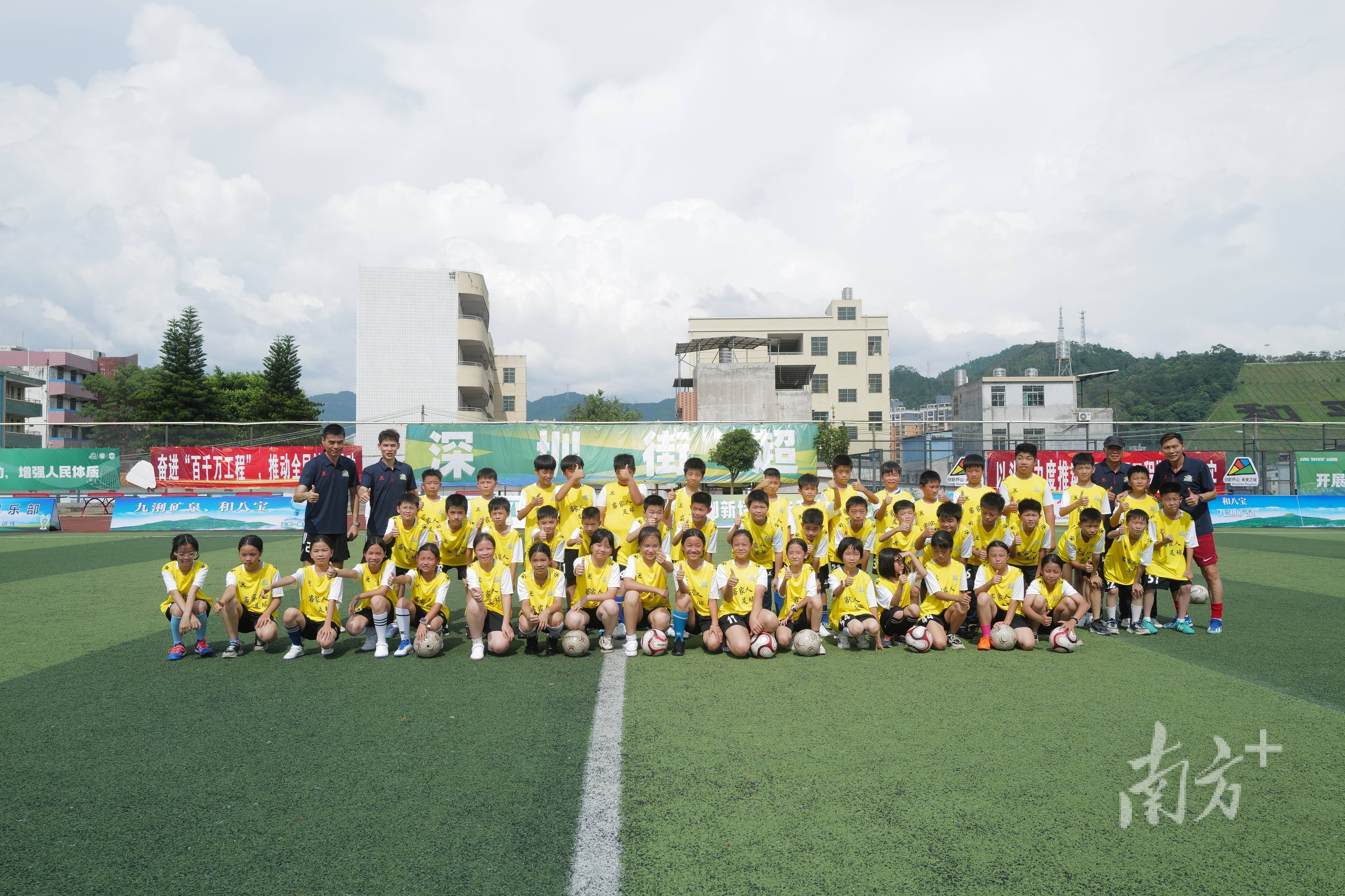 开云官方网站-以赛事带动旅游新业态，足球文旅融合开启新篇章的简单介绍