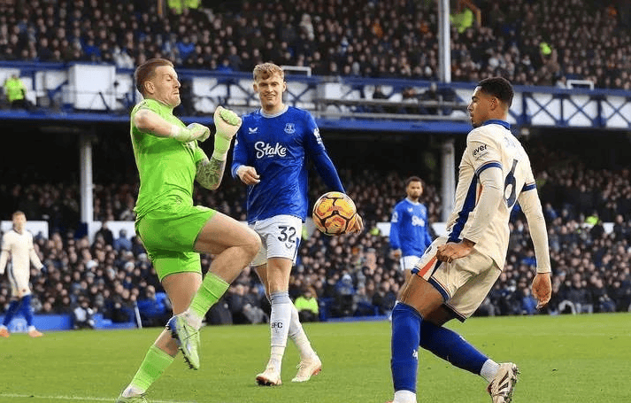 开云官方-英超：切尔西0-2不敌埃弗顿，蓝军状态低迷的简单介绍