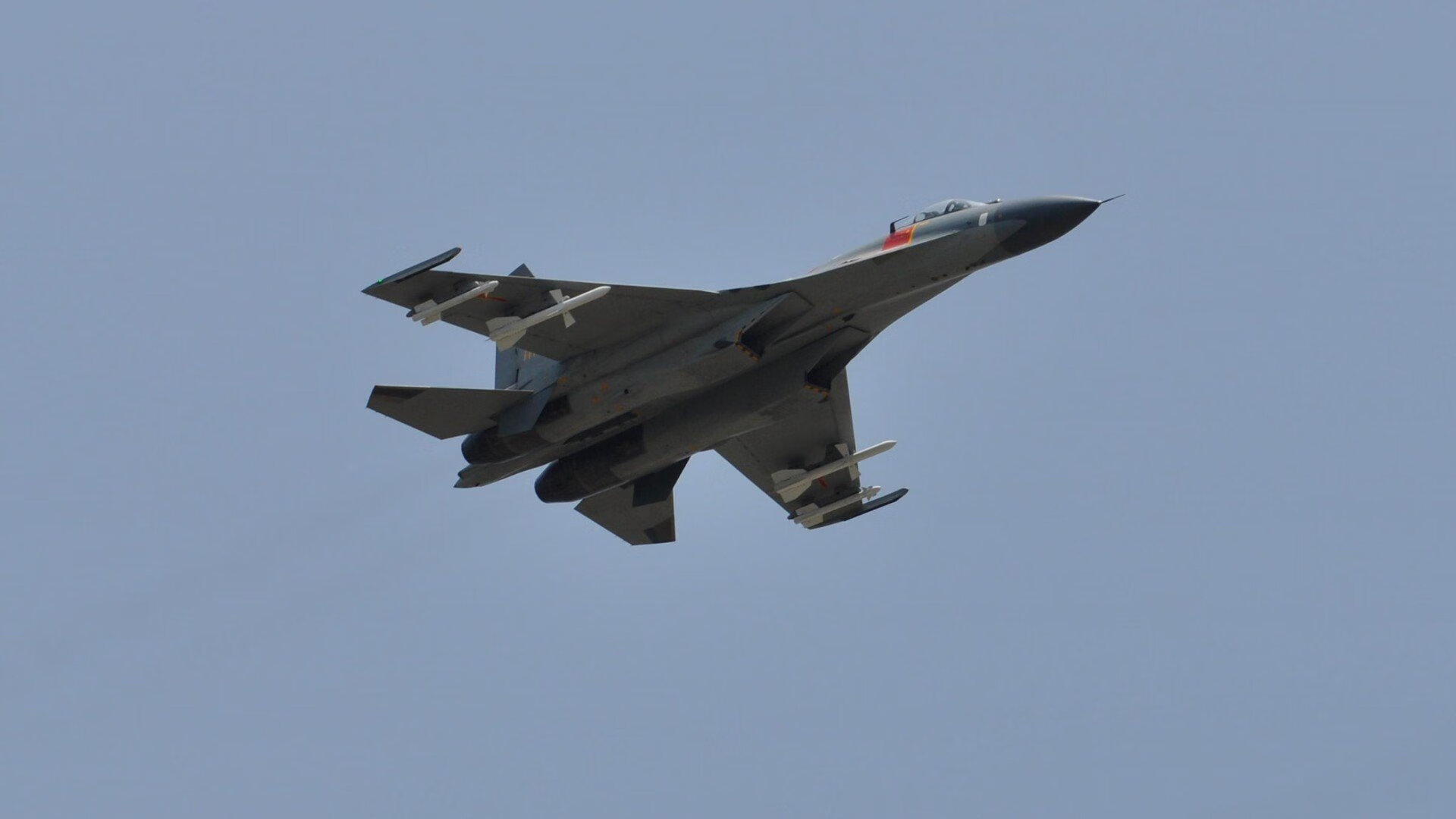 开云体育网页版入口-_极光徒步探险：在北极光下奔跑_，到北极看极光旅游团