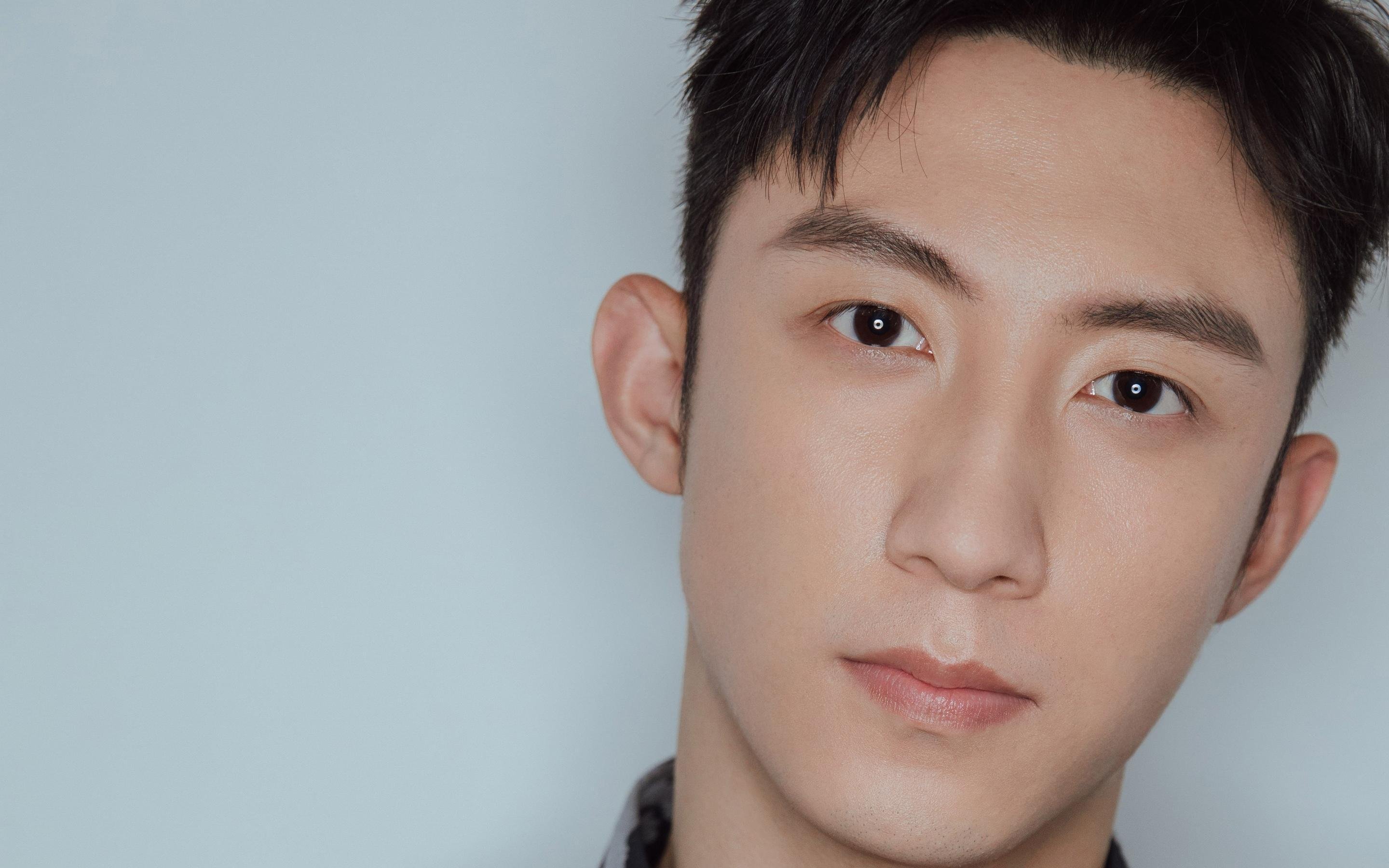 欧冠足球衍生品热销，粉丝追逐心中的英雄，足球队欧冠