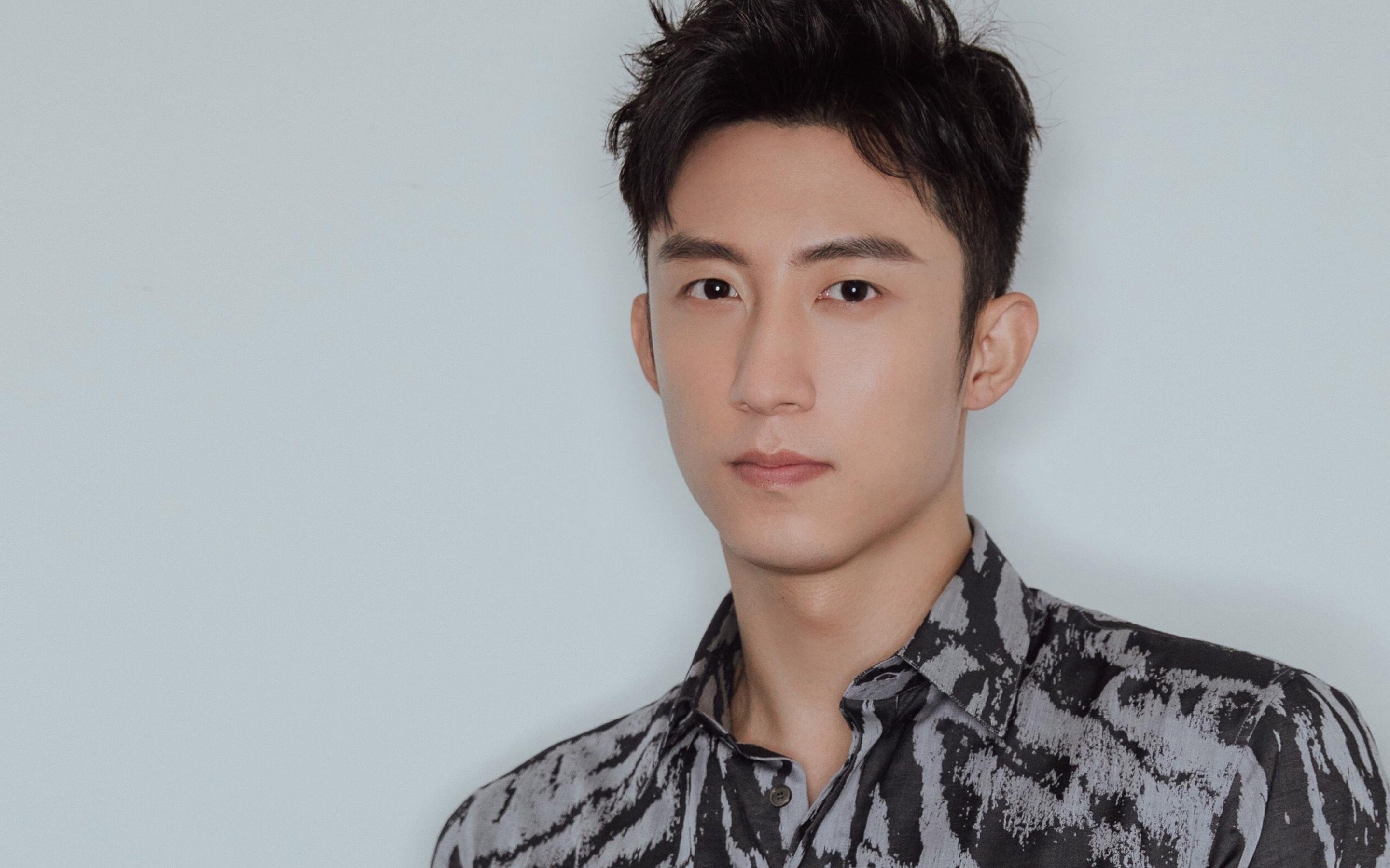 尼克斯击败勇士，抢七大战中布伦森带伤作战，布克去尼克斯