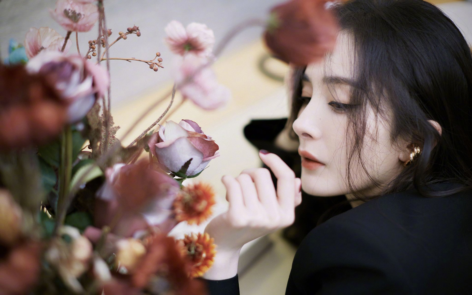 尼克斯击败雄鹿,西部决赛中布伦森锁死对手,布克转会尼克斯