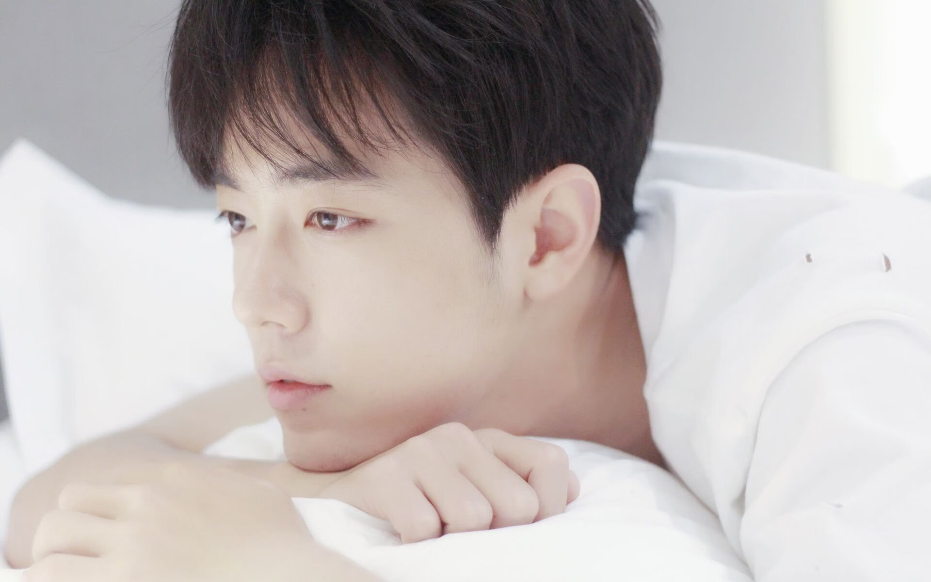 尼克斯击败雄鹿,西部决赛中布伦森锁死对手,布克转会尼克斯