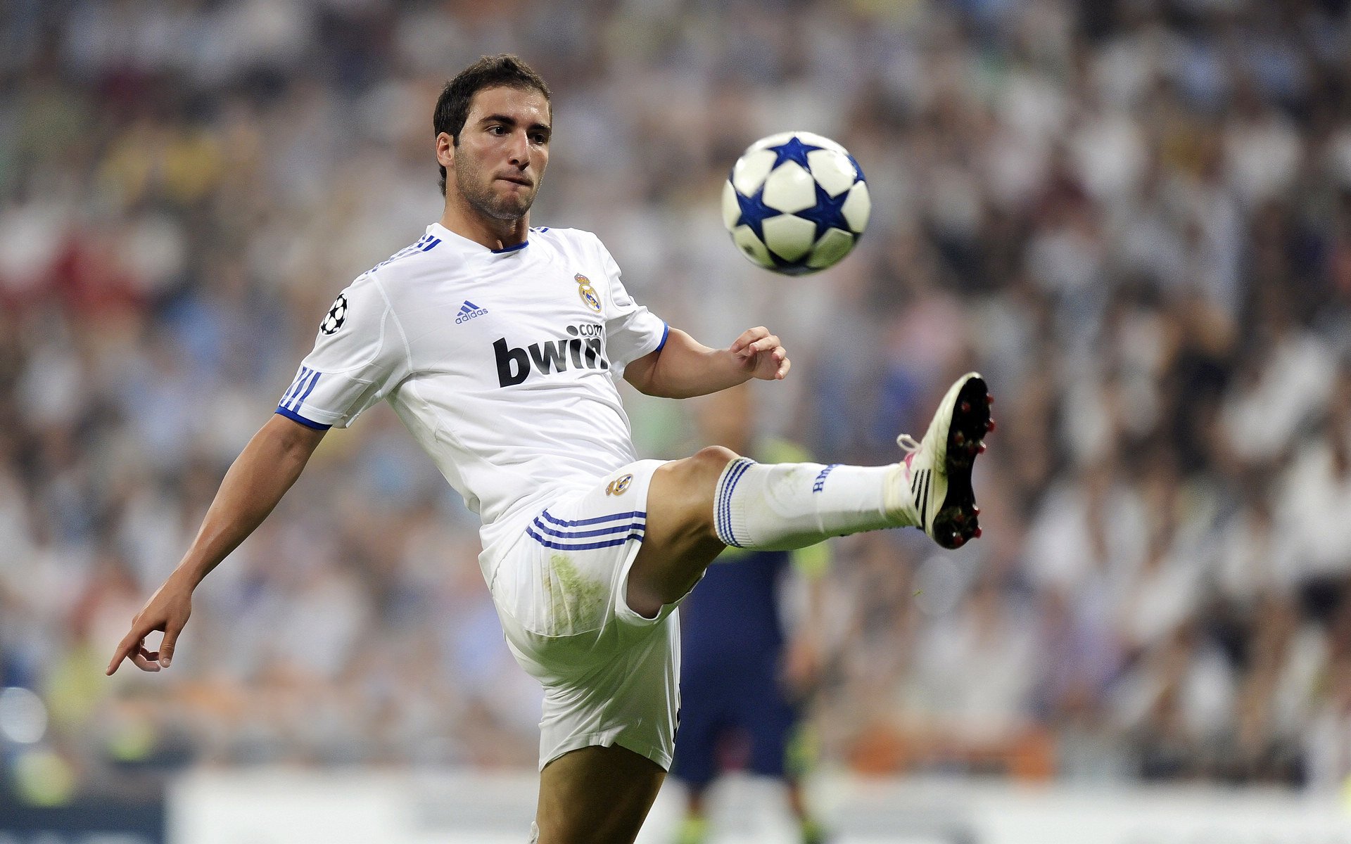 Kaiyun APP-德甲赛场风云：攻守转换节奏快，精彩不断，德甲 厂队