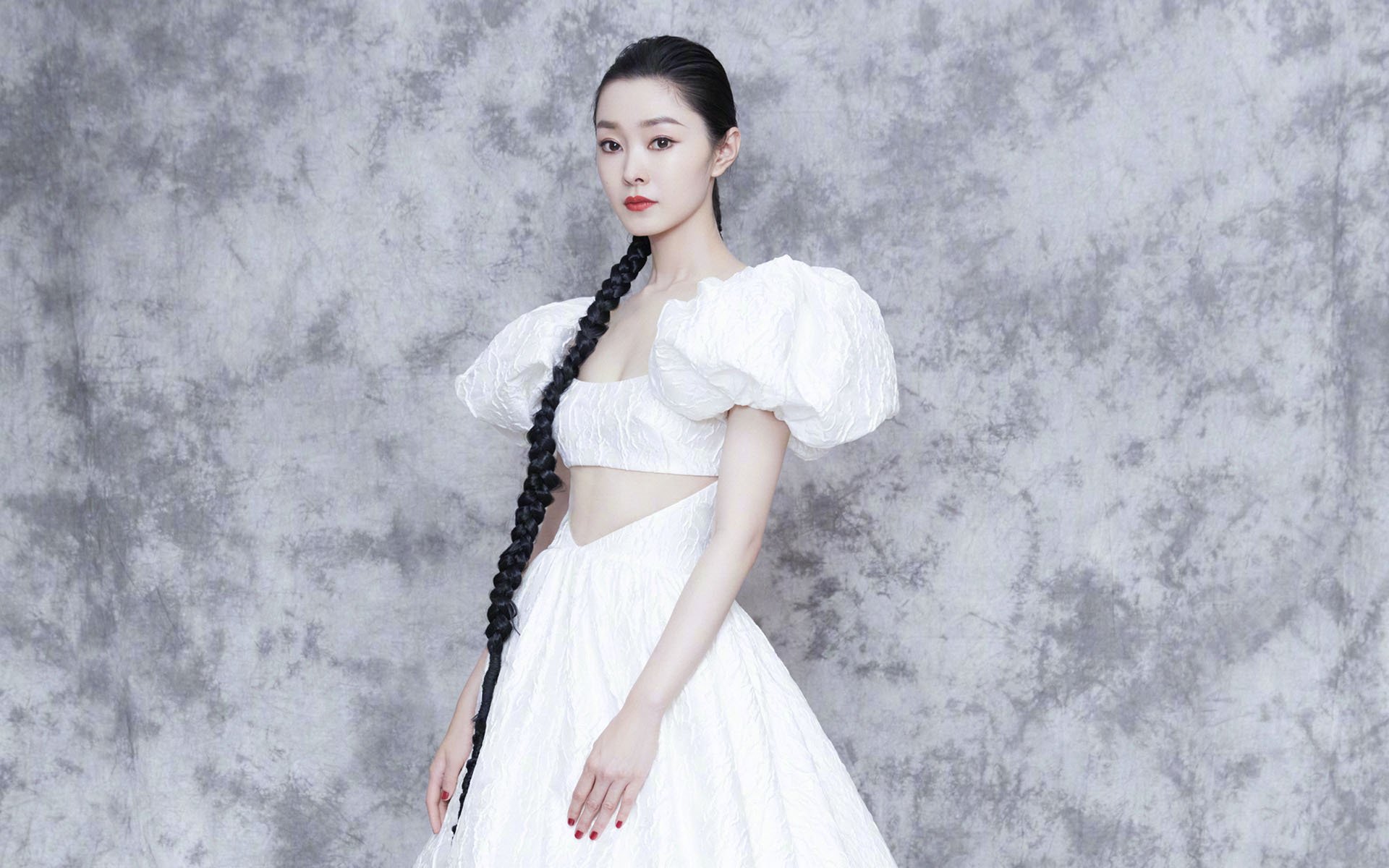 职业球员参与战术设计会议体现战术民主与球员责任感,球队战术风格