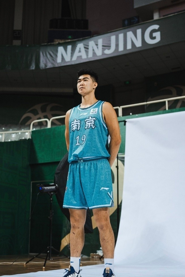 开云体育：观众心中的英雄：球迷怎看待运动员的表现的简单介绍