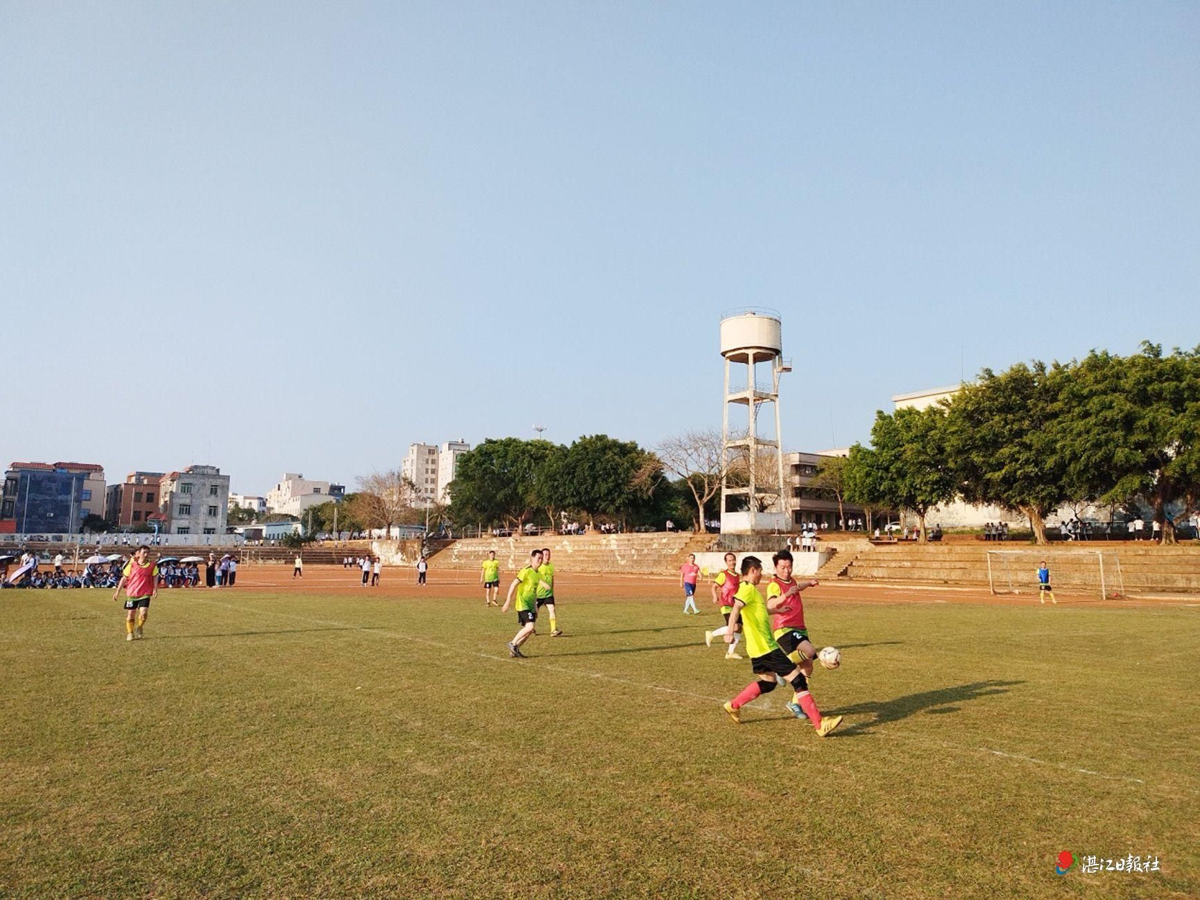 关于开云体育:中国足球“校园足球”成“走过场”，学生：踢球不如“睡觉”！的信息