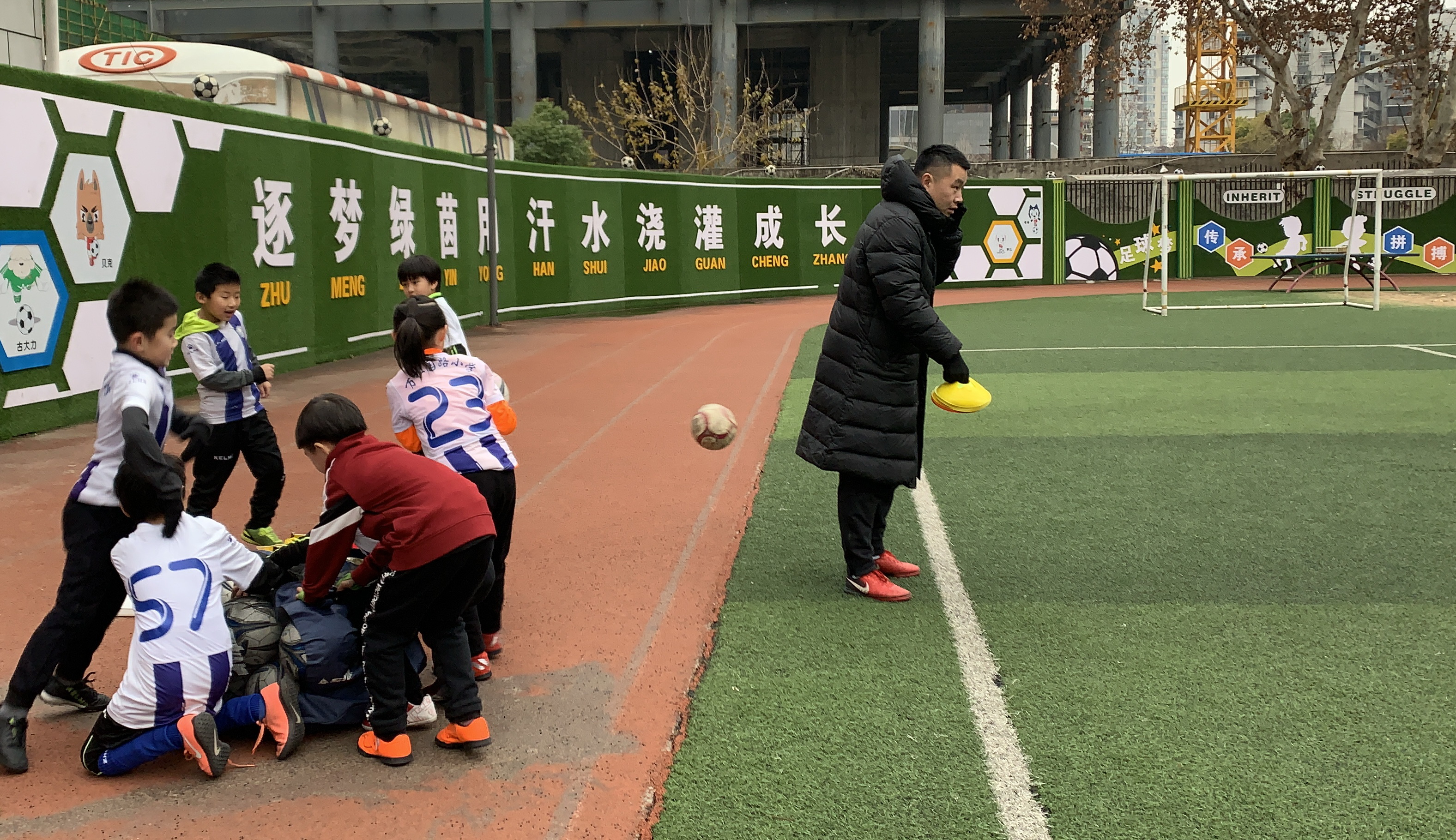 包含开云体育:新晋国脚谭龙的战术价值与在国家队的前景分析的词条
